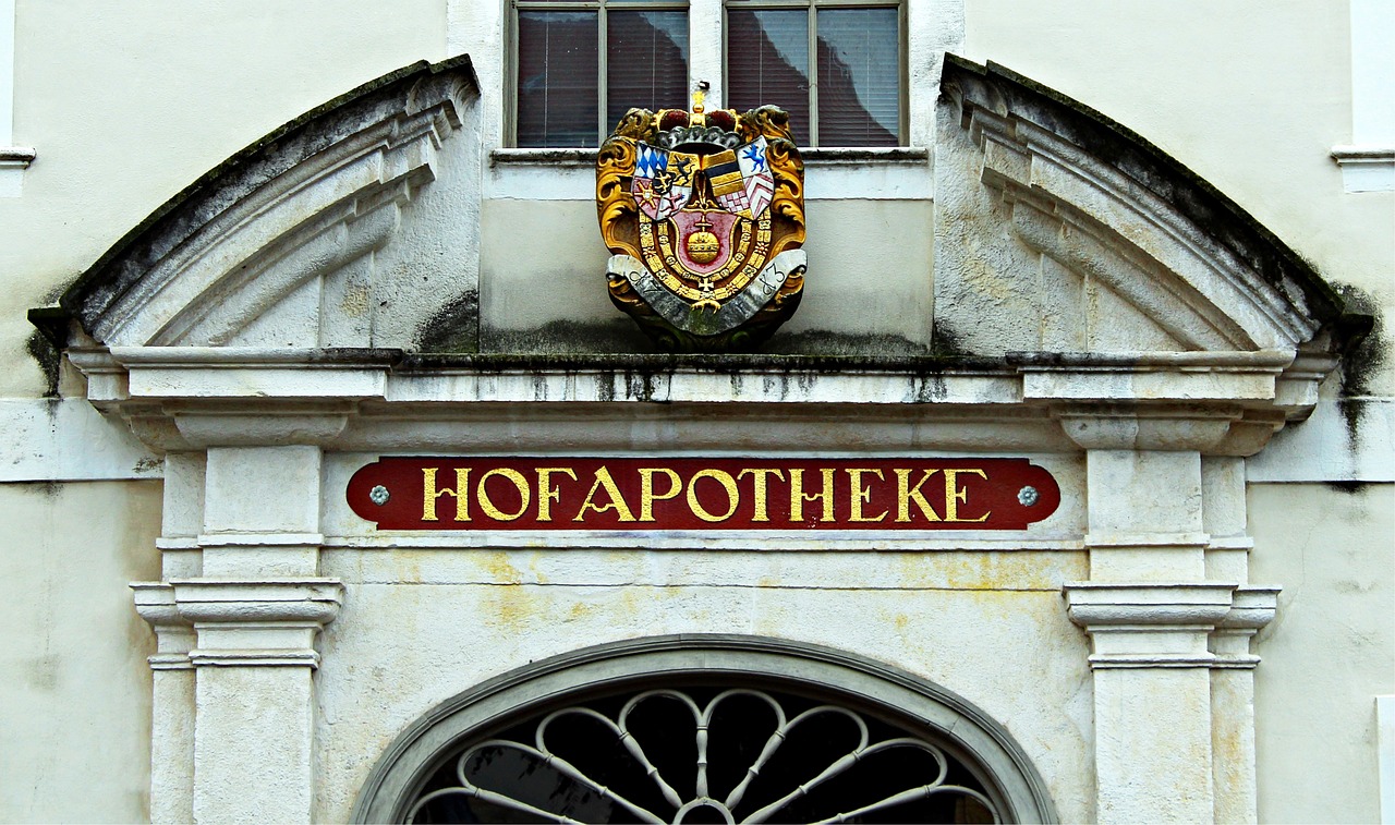 portal house facade historically free photo