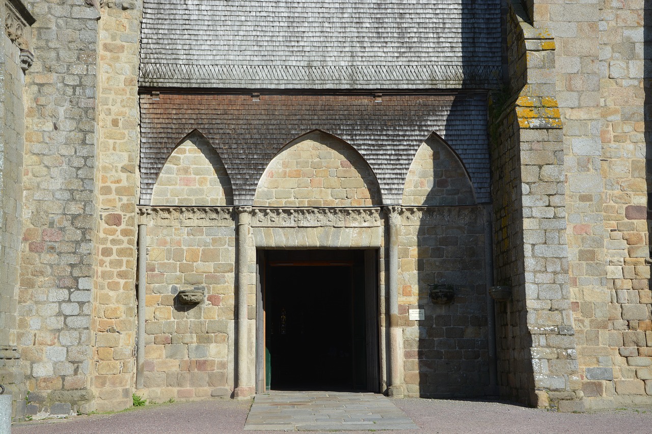 portal cathedral dol bretagne tourist town free photo