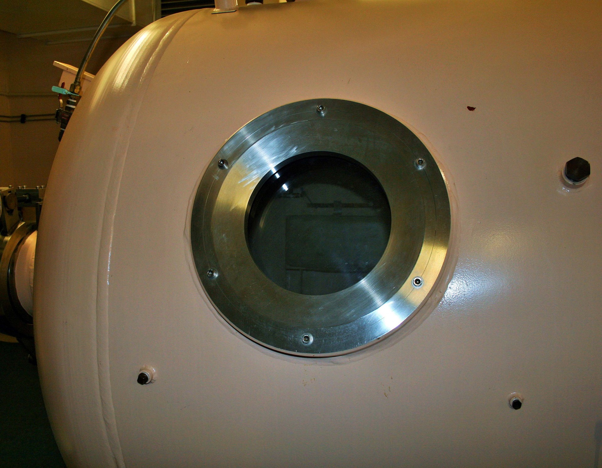 chamber hyperbaric porthole free photo