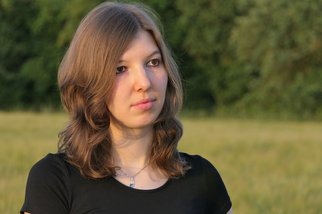 portrait  young woman  close up free photo