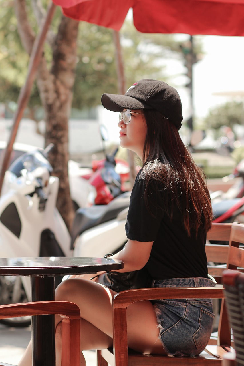 portrait  girl  the hat free photo