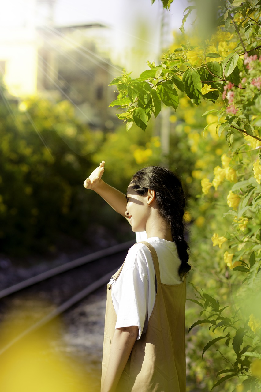 portrait  girl  sunshine free photo