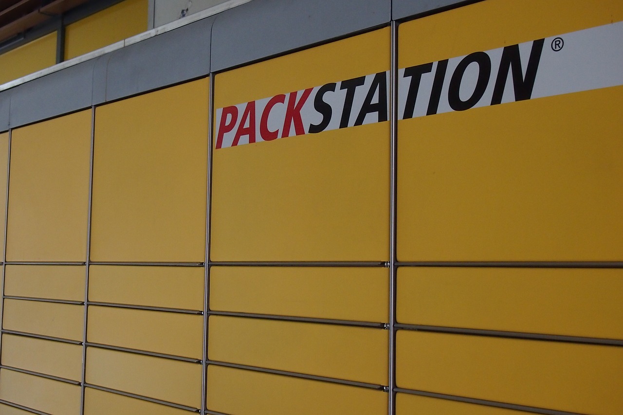 post pack station yellow free photo