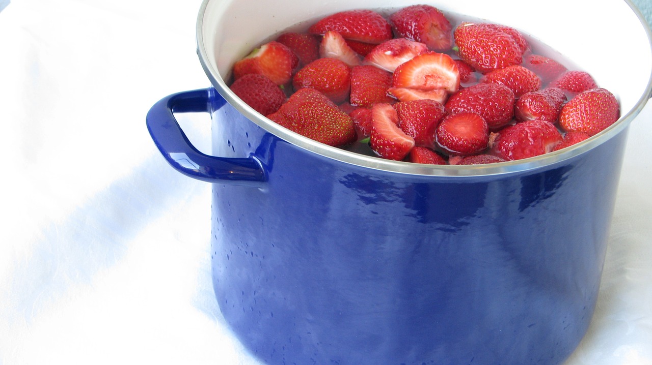 pot jam strawberries free photo