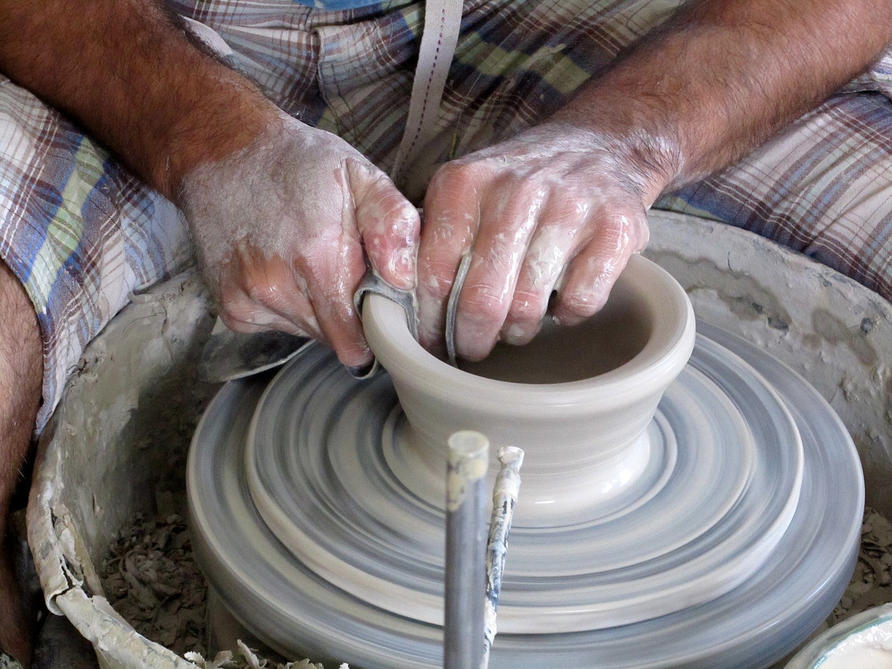 potter's wheel crock pottery free photo