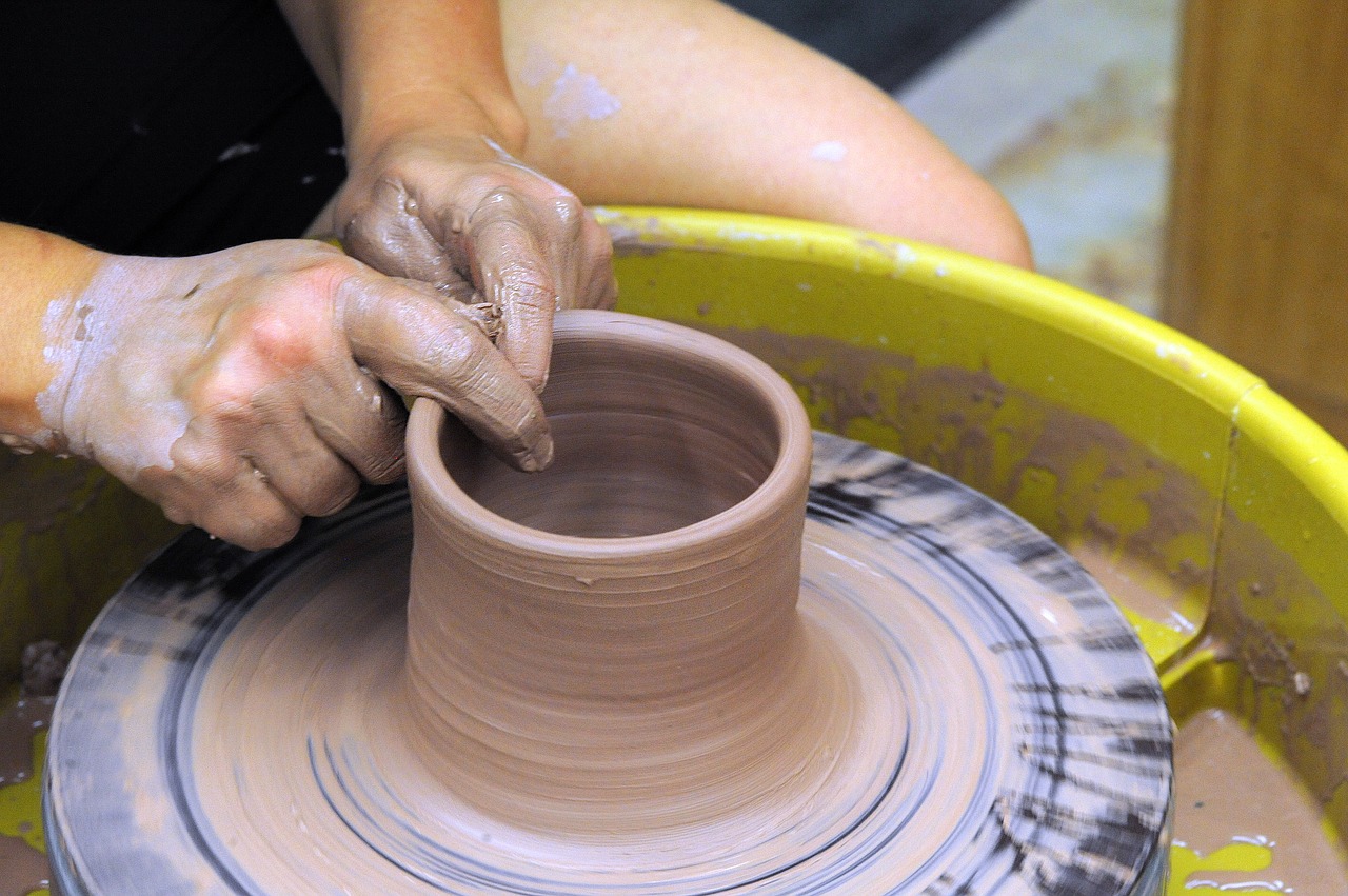 potters wheel  ceramics  wheel throwing free photo