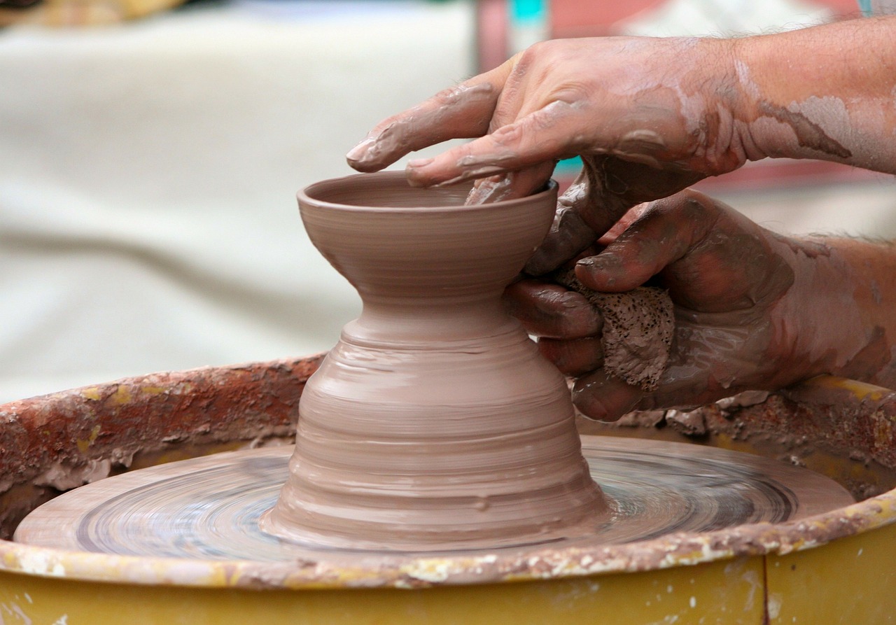potter's wheel clay sculpt free photo