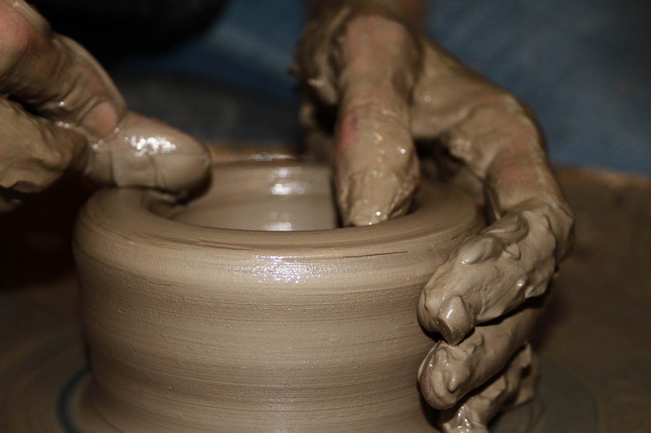 pottery  hands  closeup free photo