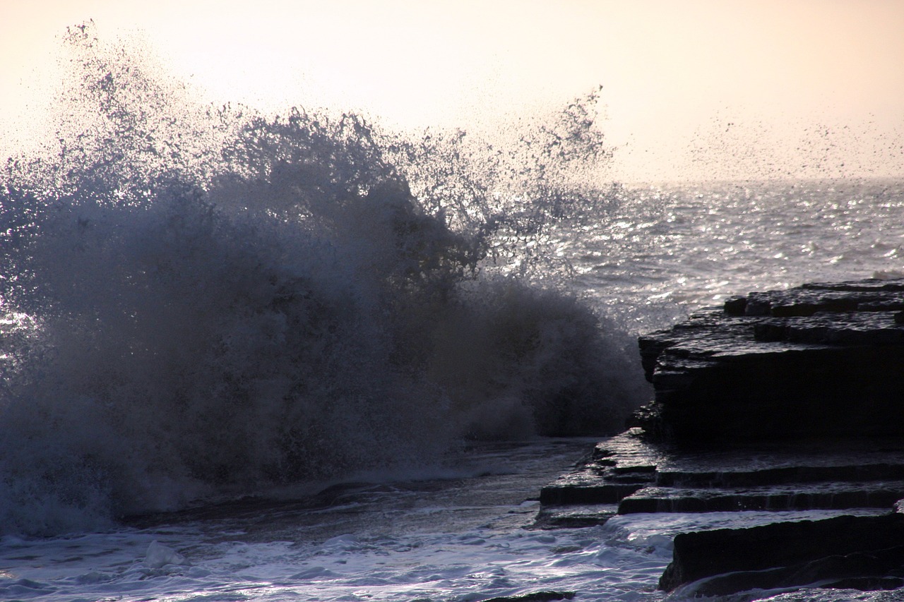 power ocean wave break free photo