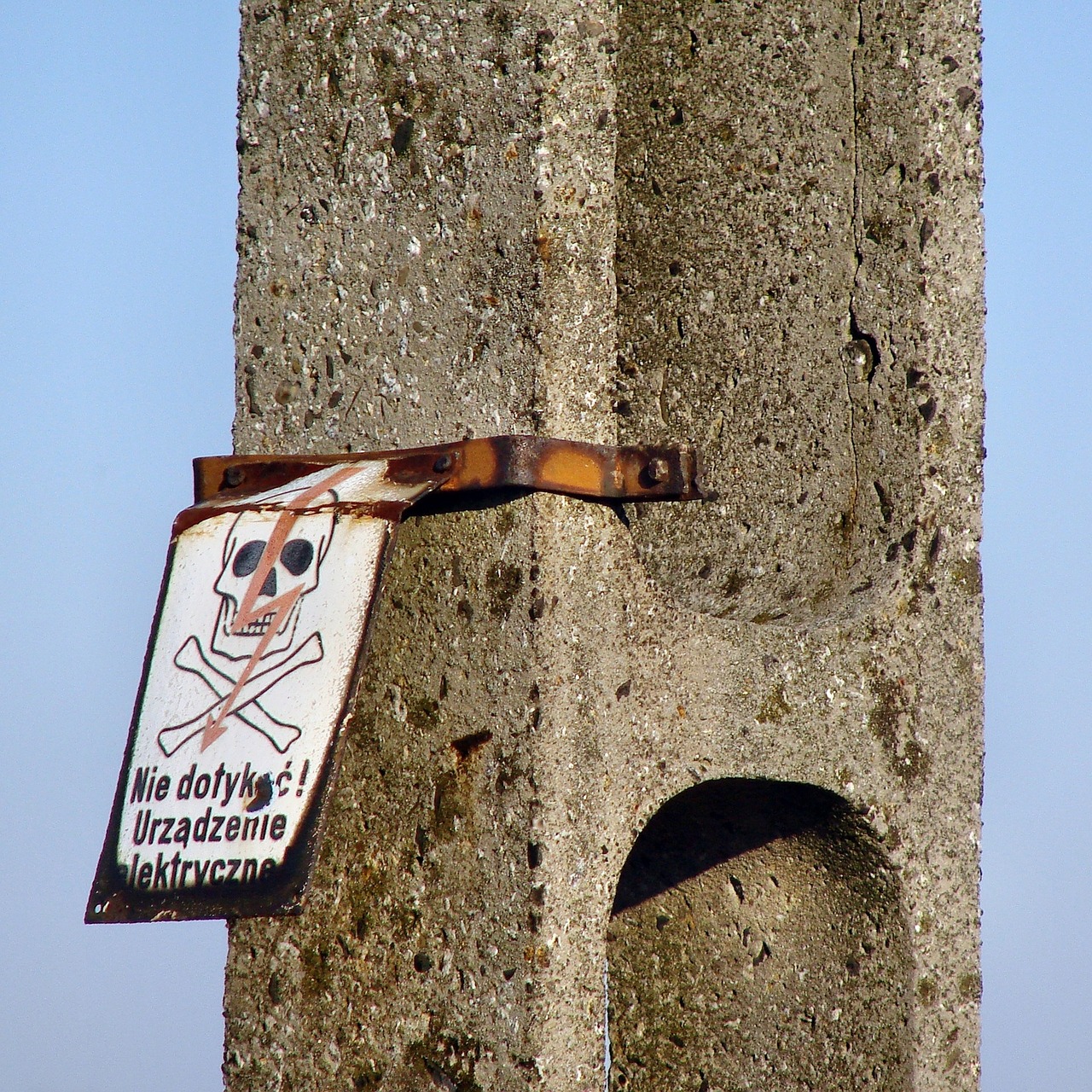 power pole do not touch device free photo