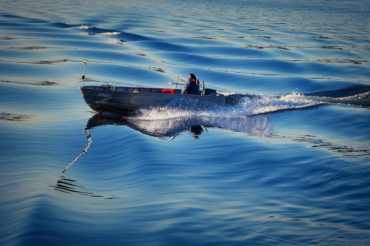 powerboat blue water free photo