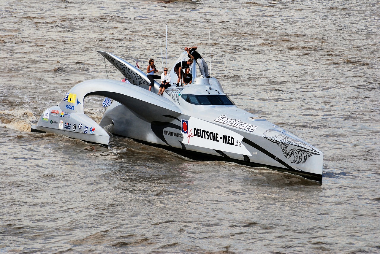 powerboat wave-piercing trimaran free photo