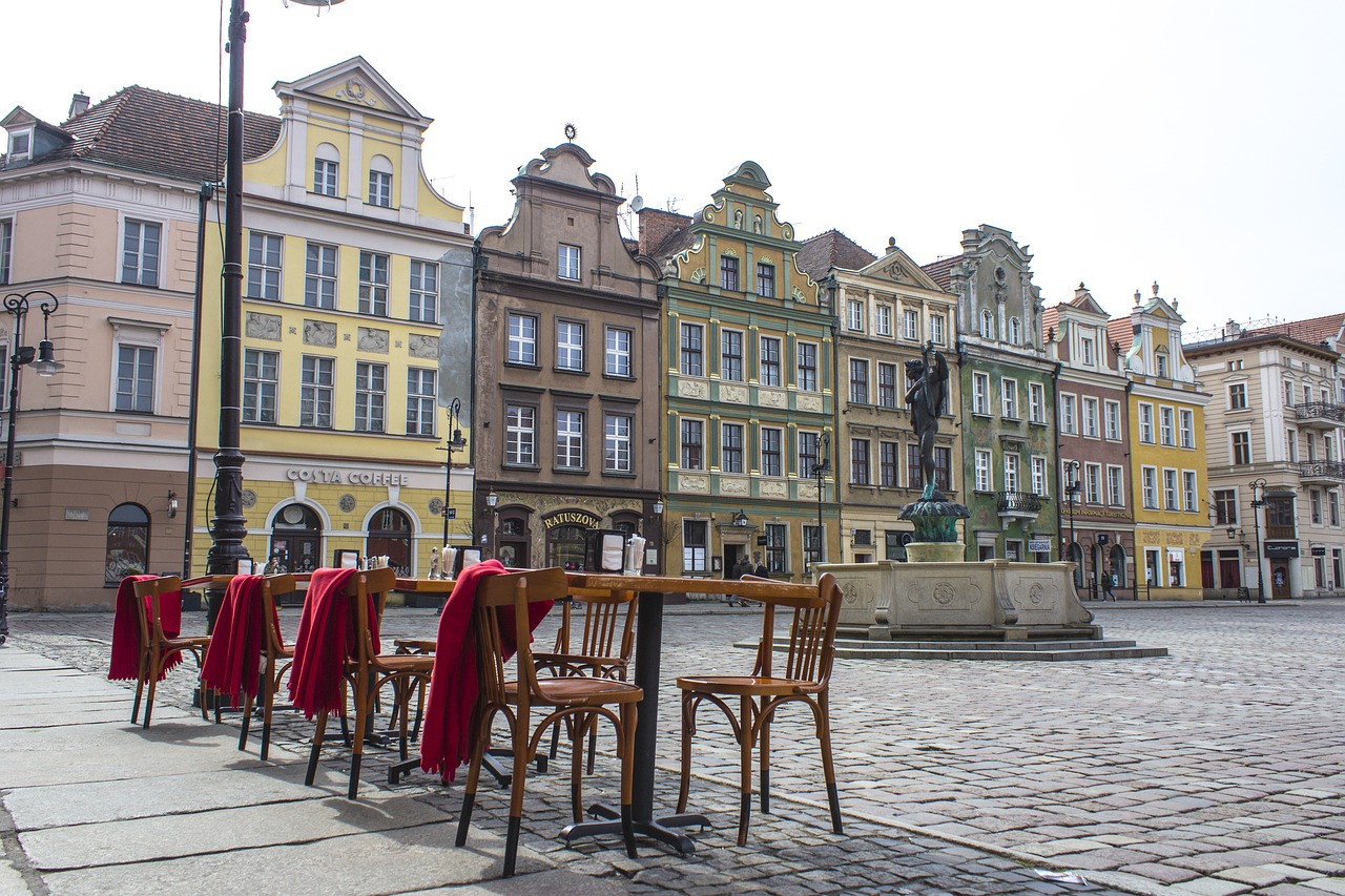 poznan  old town square  old free photo