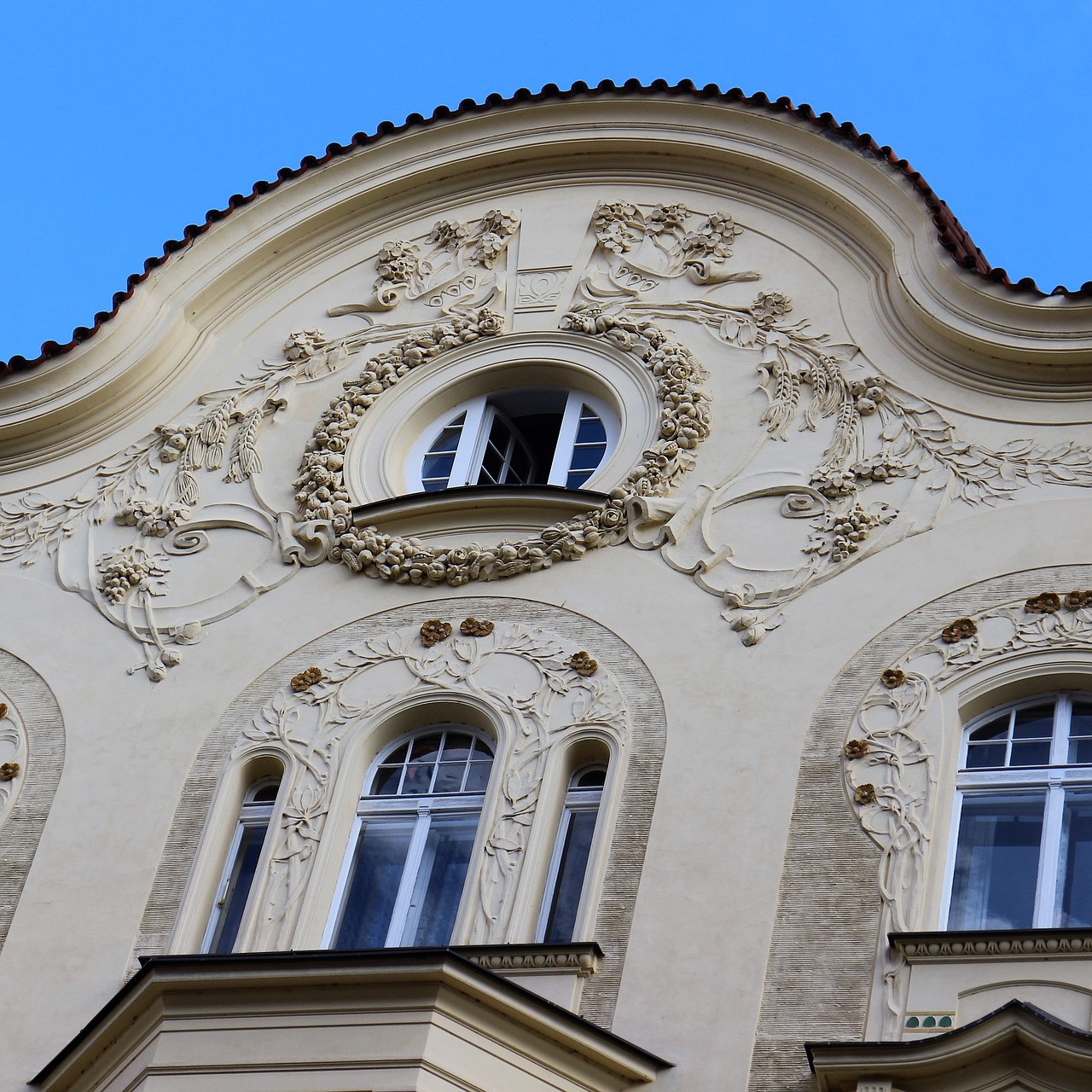 prague art nouveau facade free photo