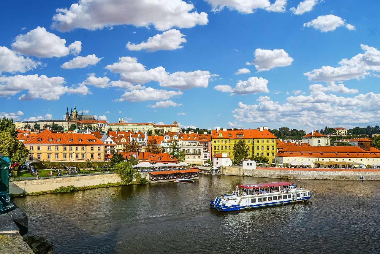 Ледорезы на реке Влтава в Праге