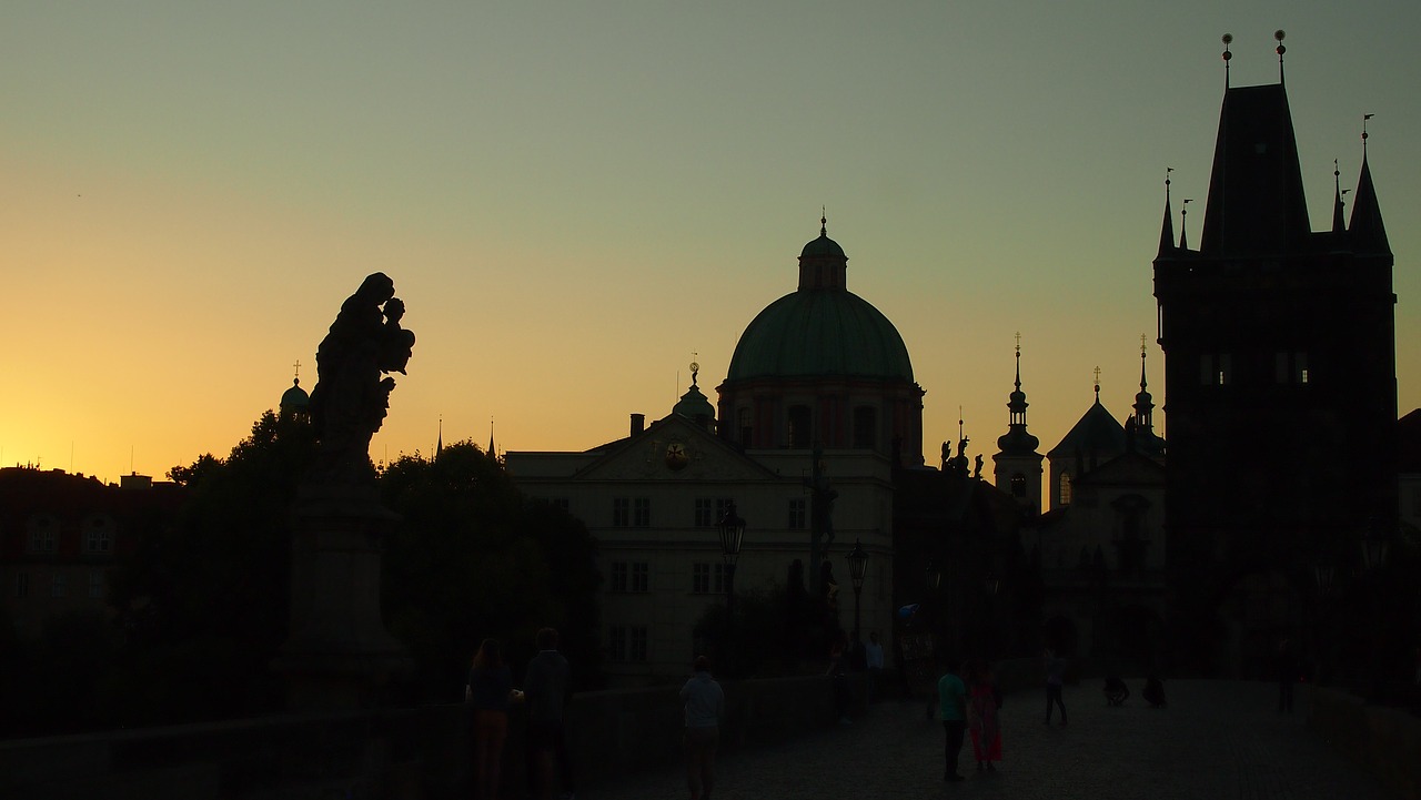 prague charles bridge mood free photo