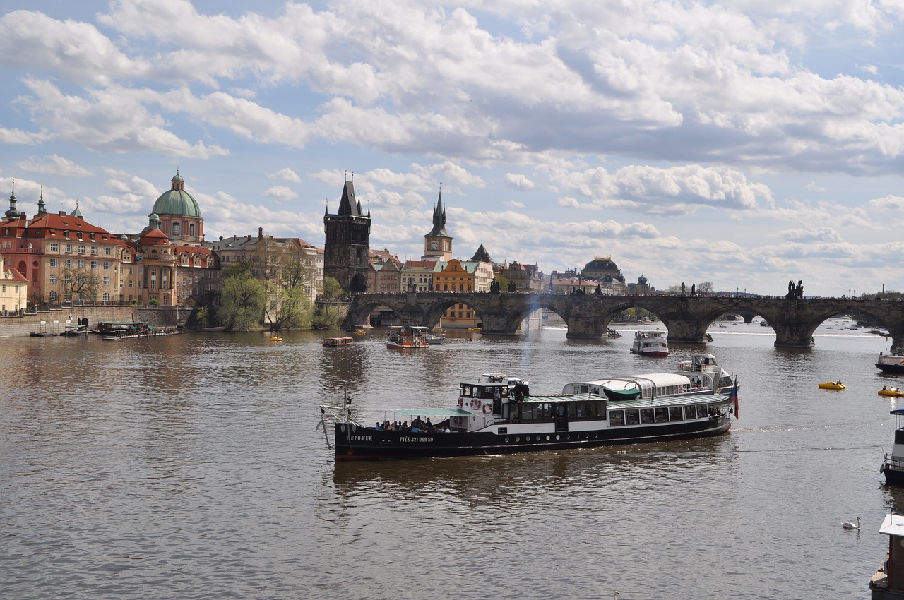 prague  moldova  charles bridge free photo