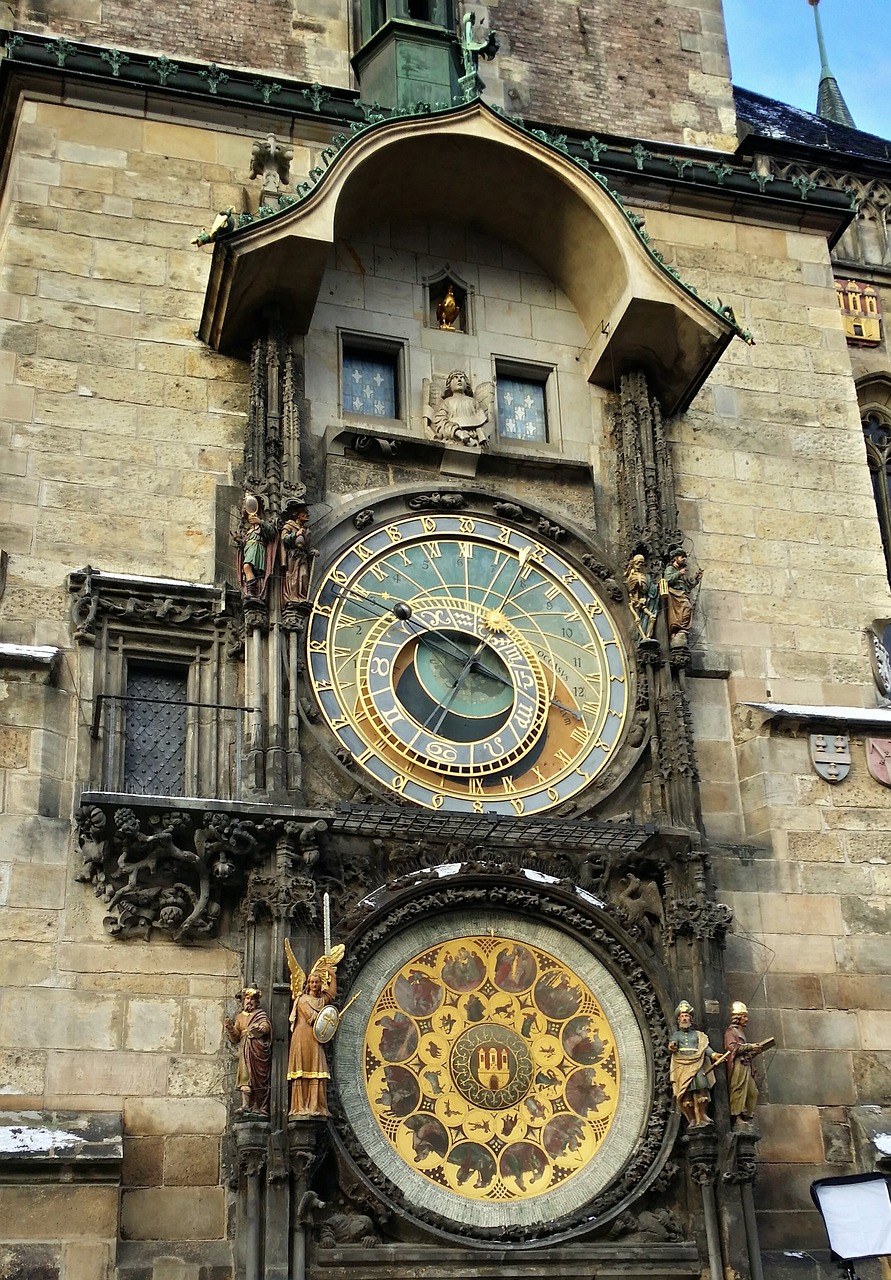 prague  czechia  the prague astronomical clock free photo