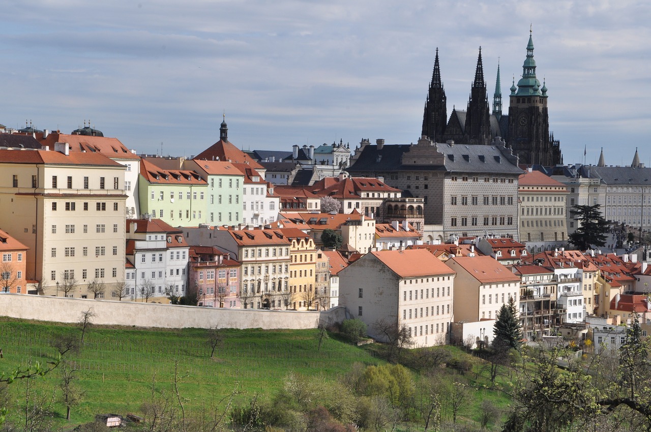 prague  castle  historic center free photo