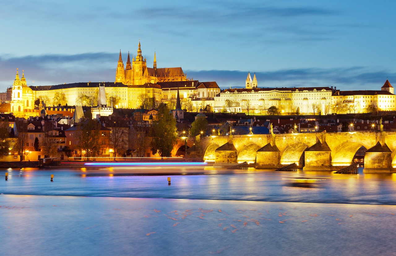 prague  evening  castle free photo