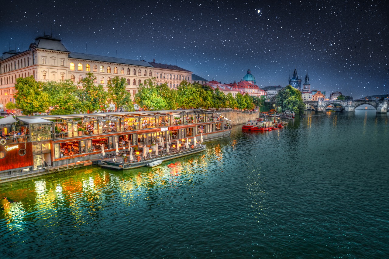 prague  night  river free photo