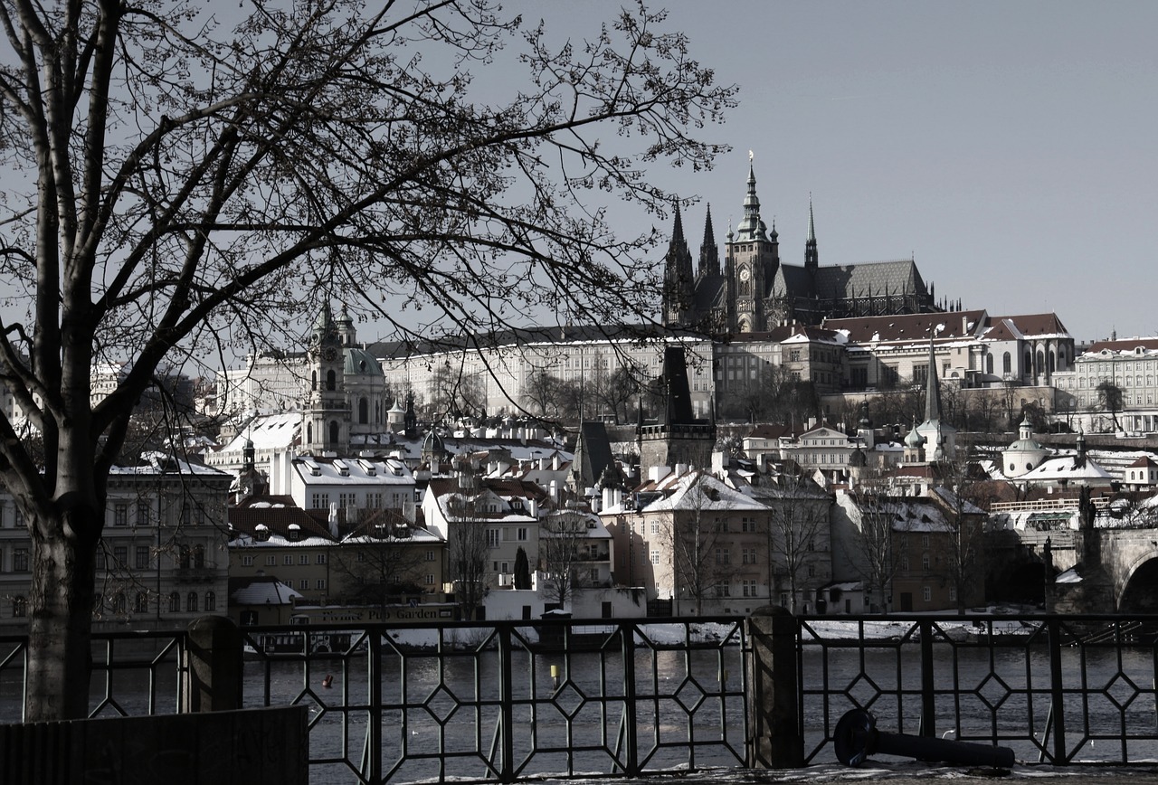 prague  prague castle  capital city free photo