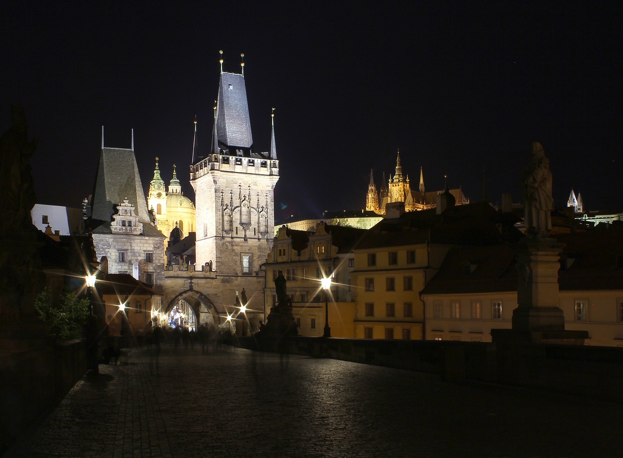 prague night tower free photo