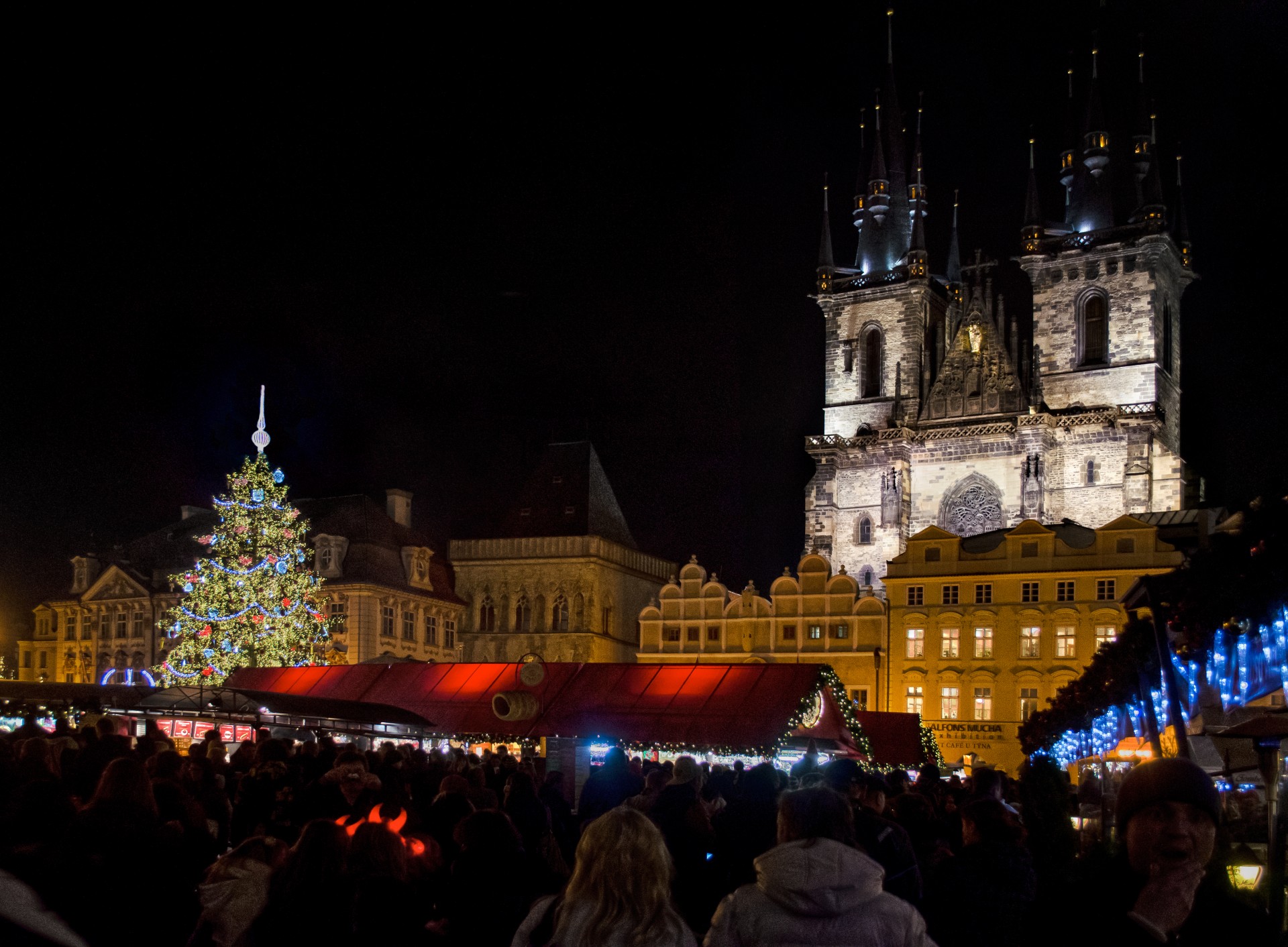 christmas tree prague prague - christmas tree at night free photo