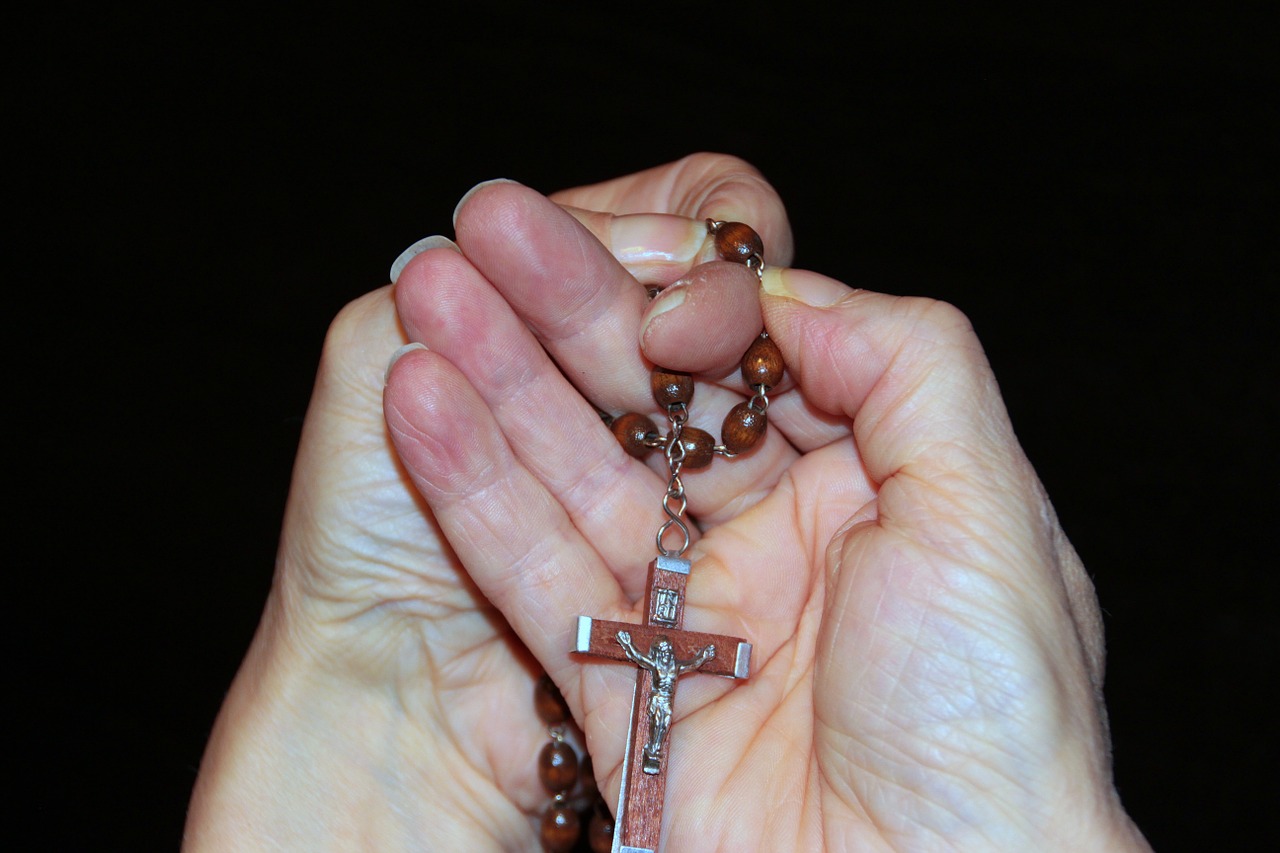 pray rosary religion free photo