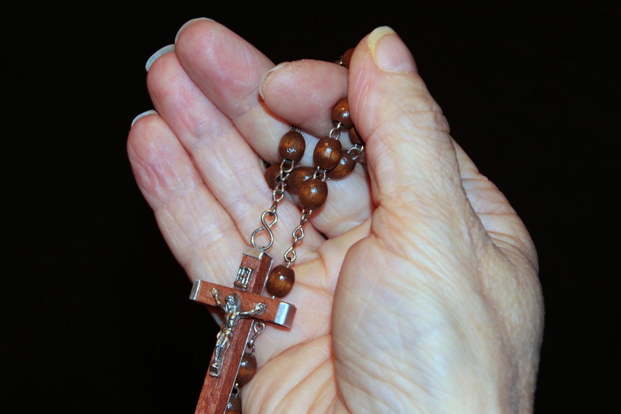 pray rosary religion free photo