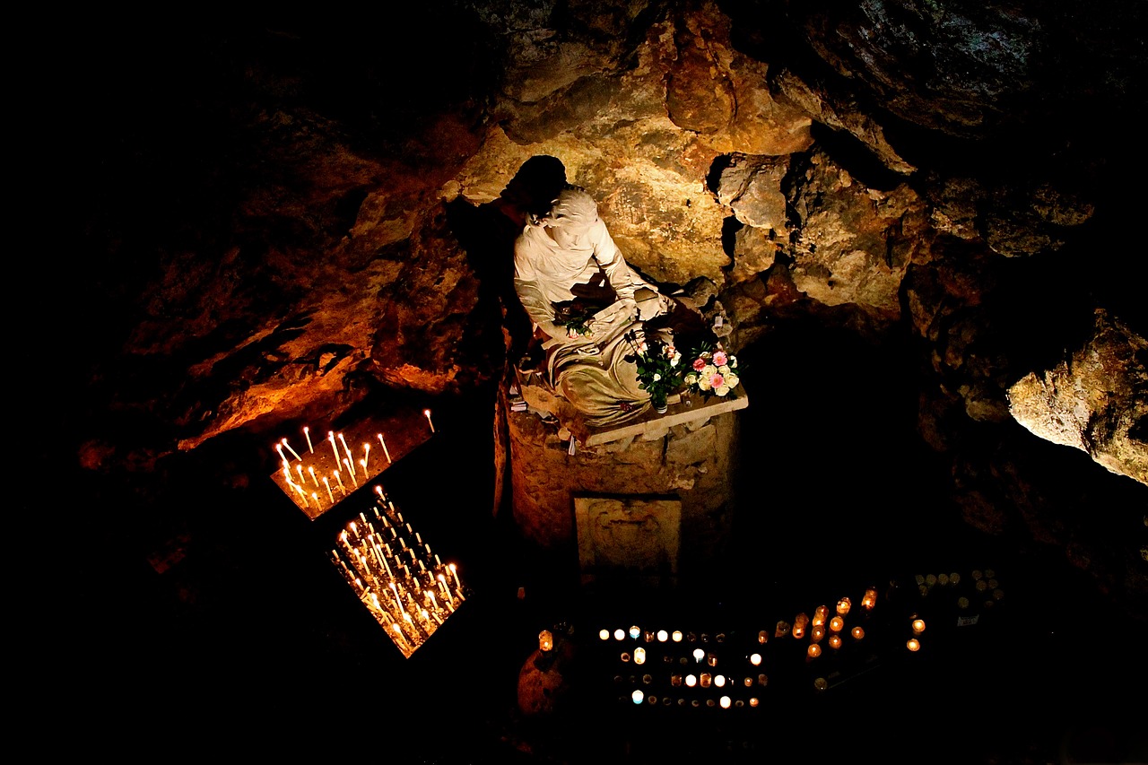 prayer cave christian free photo
