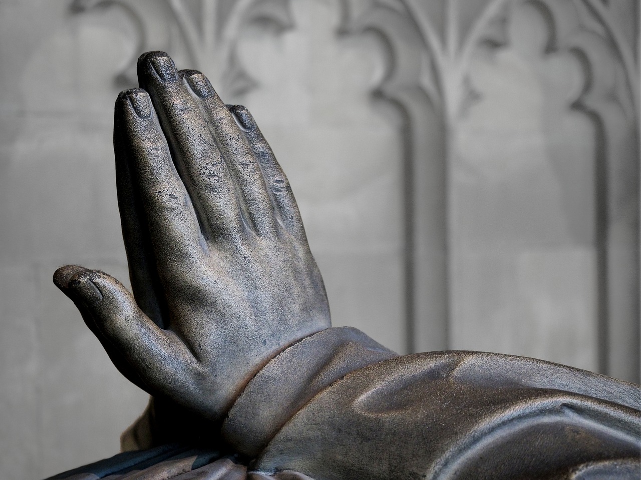 prayer hands effigy free photo