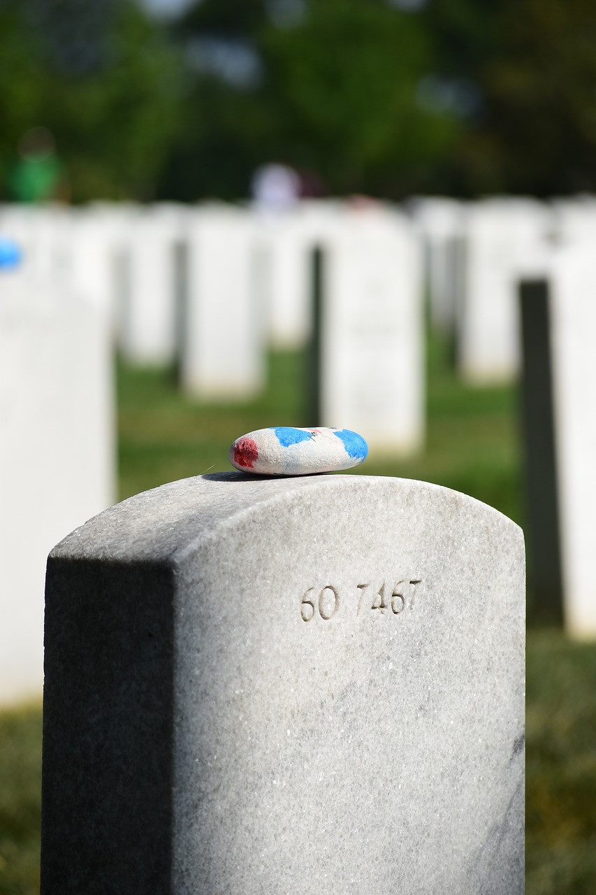 prayer  cemetery  mourning free photo