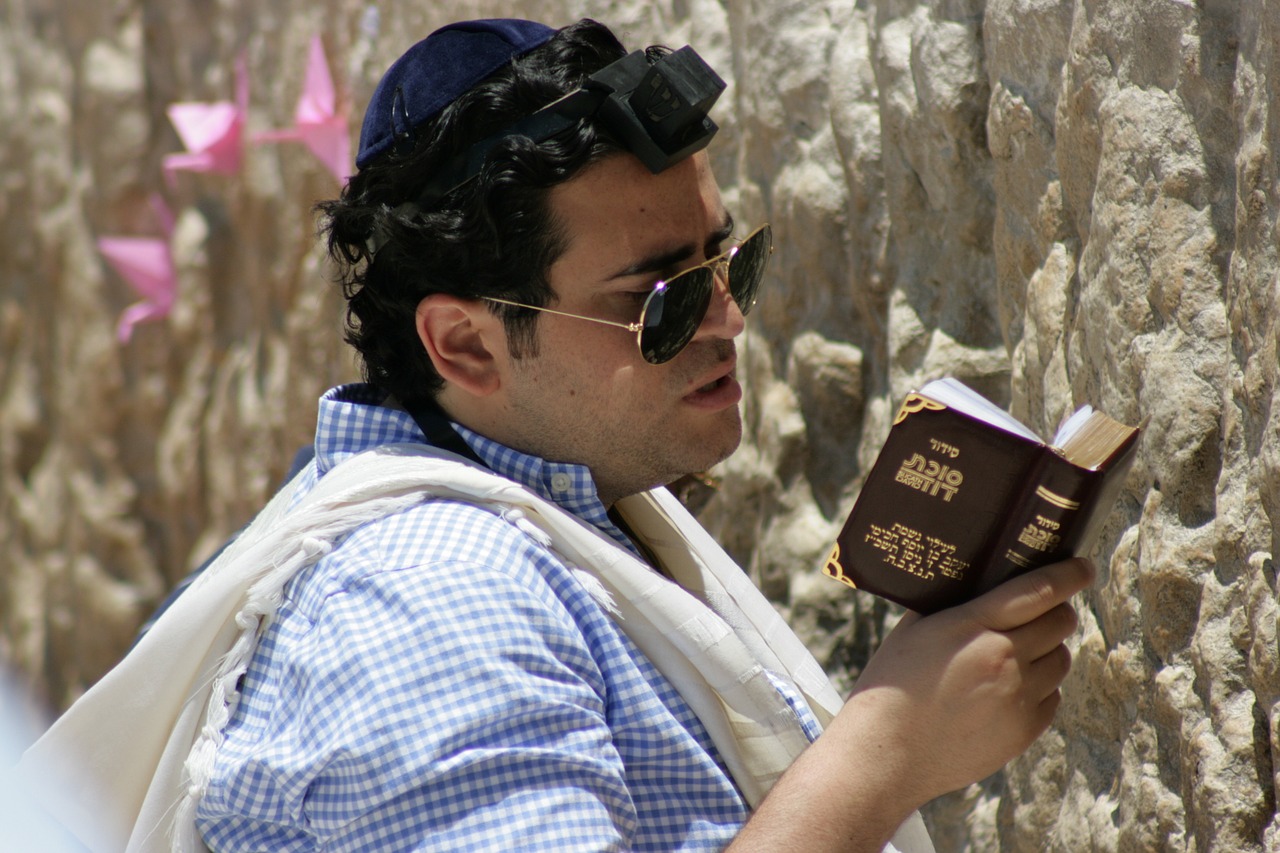 prayer jew hebrew free photo