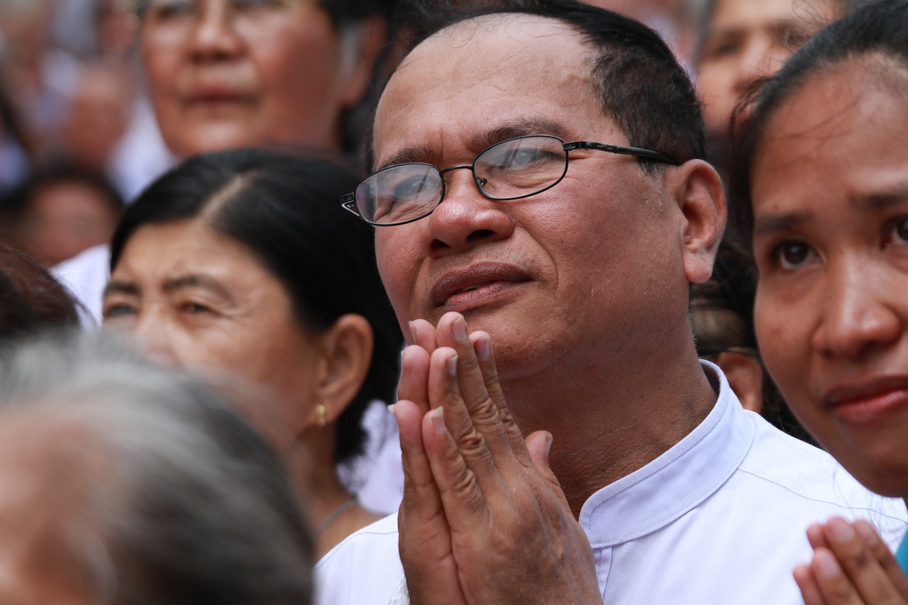 praying buddhists thai free photo