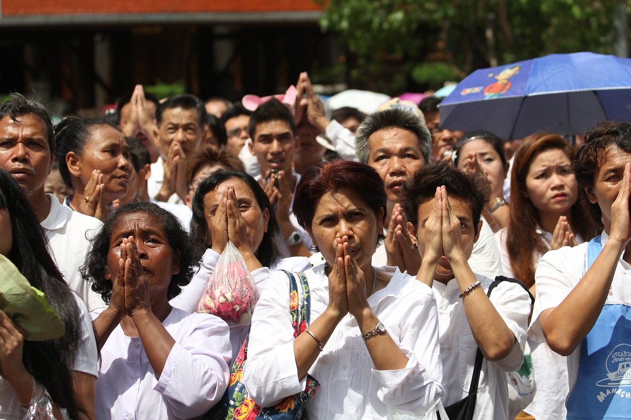 praying buddhists thai free photo