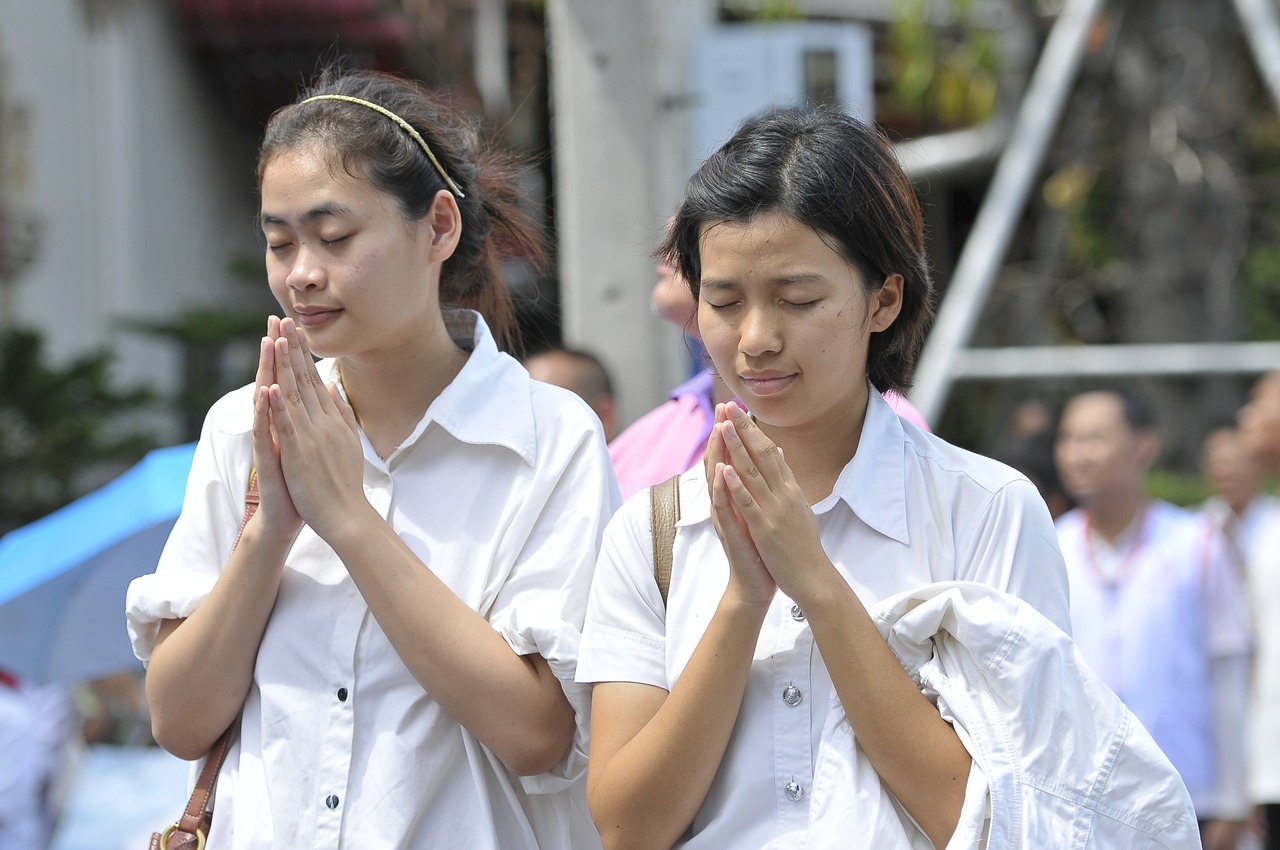 praying buddhists thai free photo