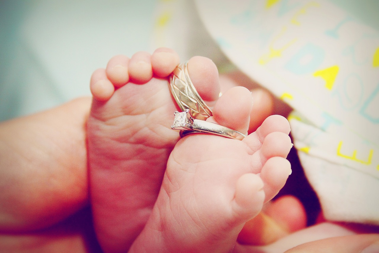 pregnancy baby feet baby toes free photo