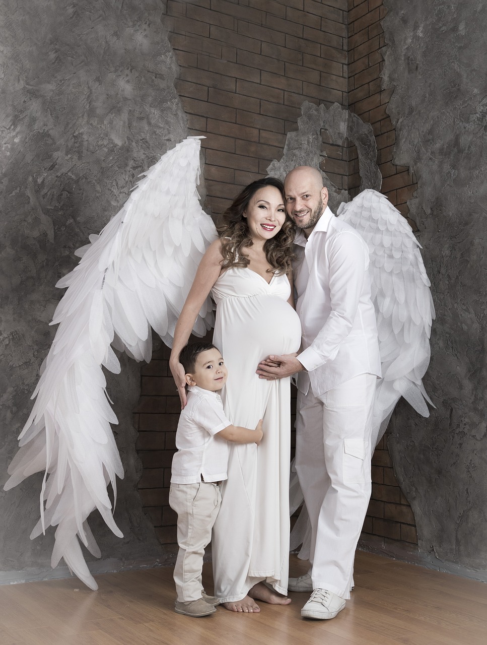 pregnant  angel  family free photo