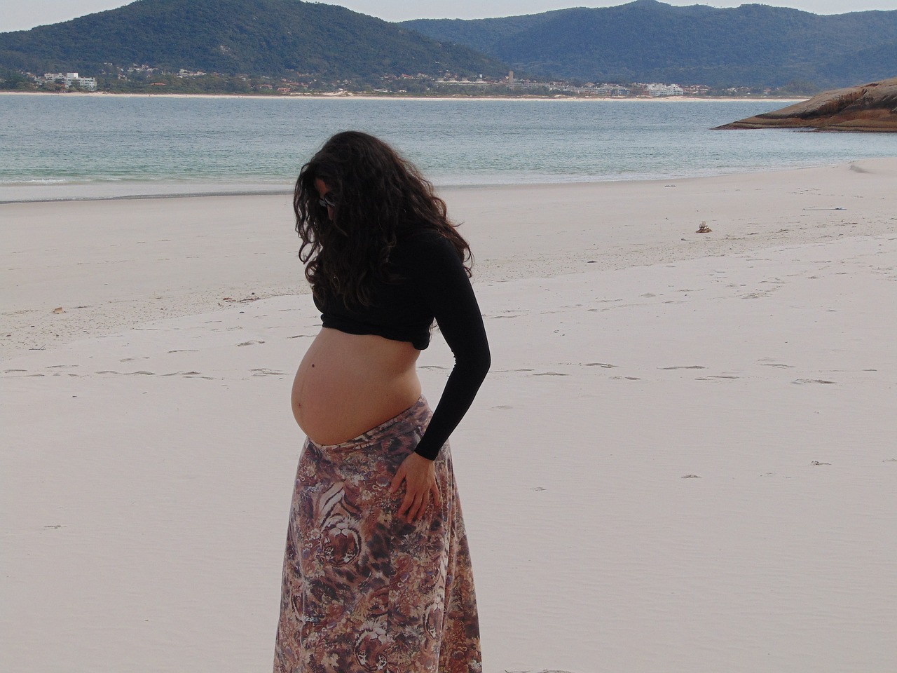 pregnant woman beach mar free photo