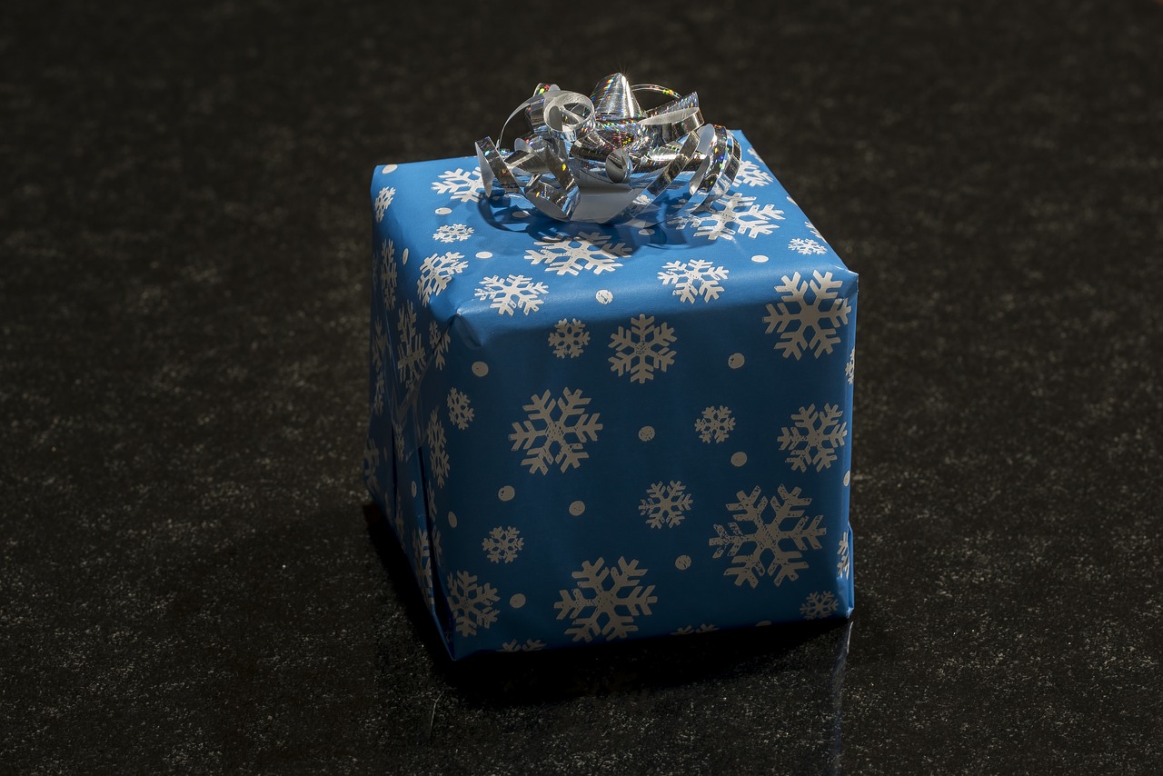 present  christmas  package free photo