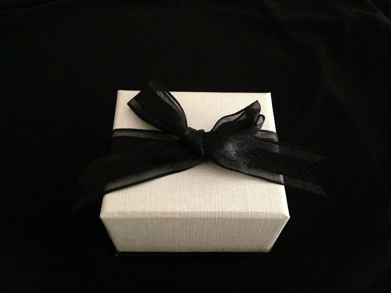 present gift bow free photo