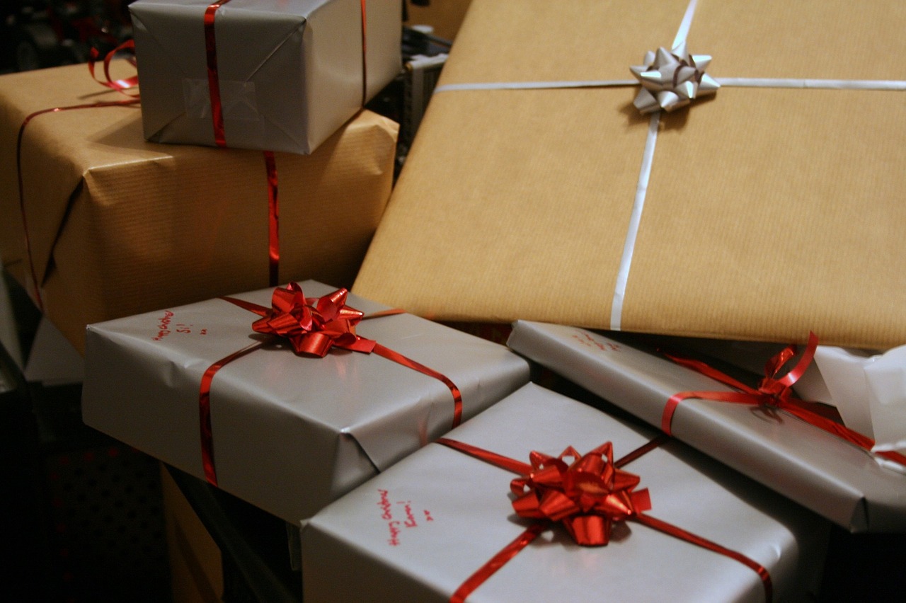 presents packages wrapped free photo