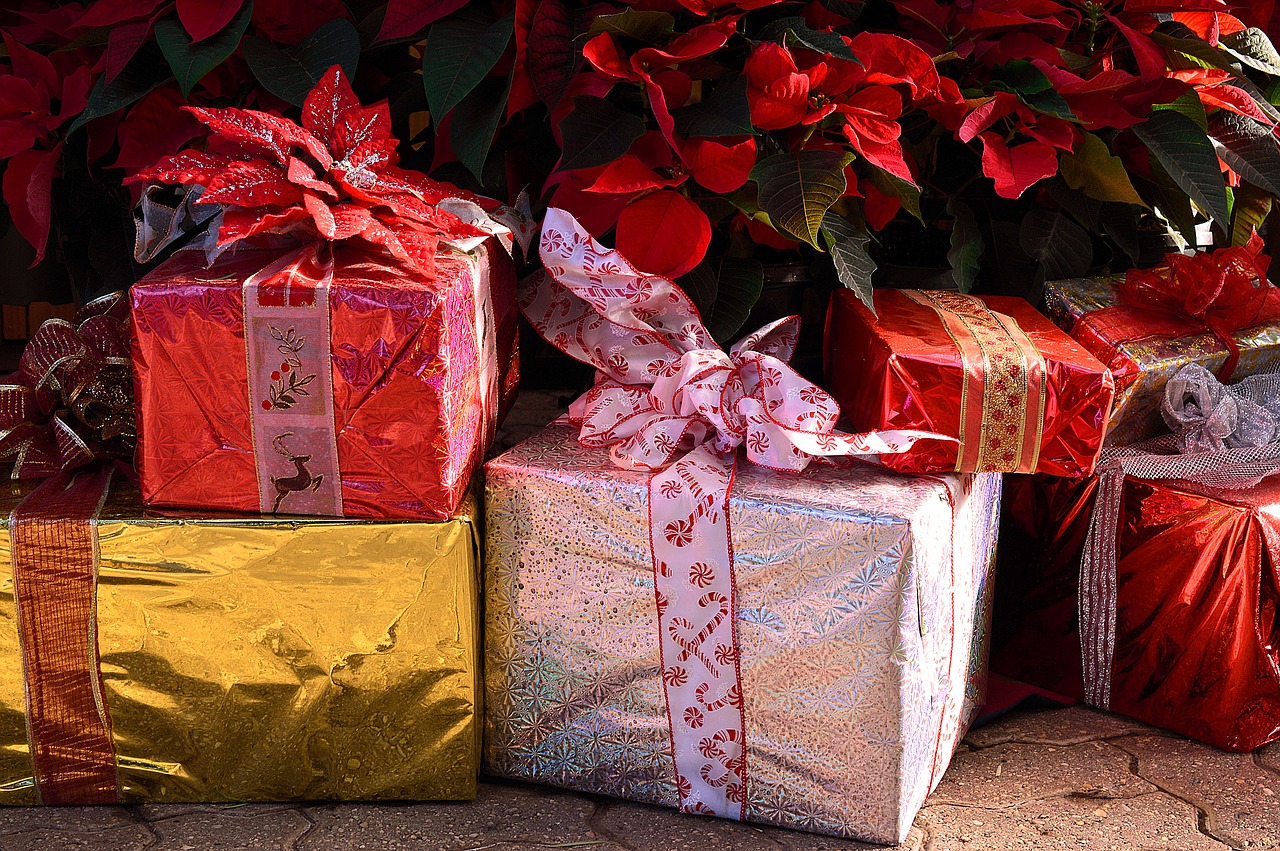 presents christmas gifts free photo