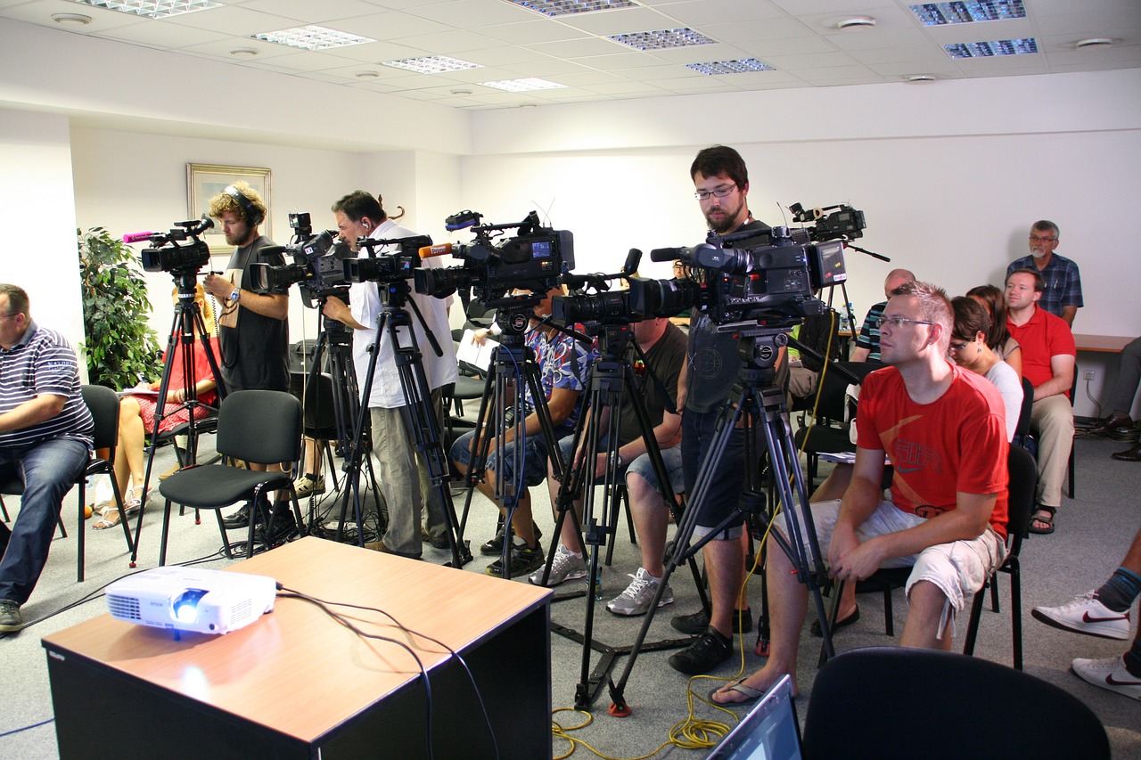 press conference journalist media free photo