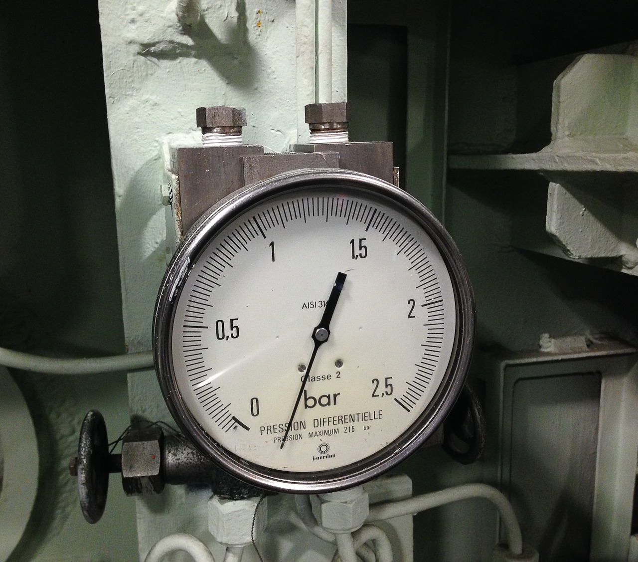 pressure gauge pressure dial free photo