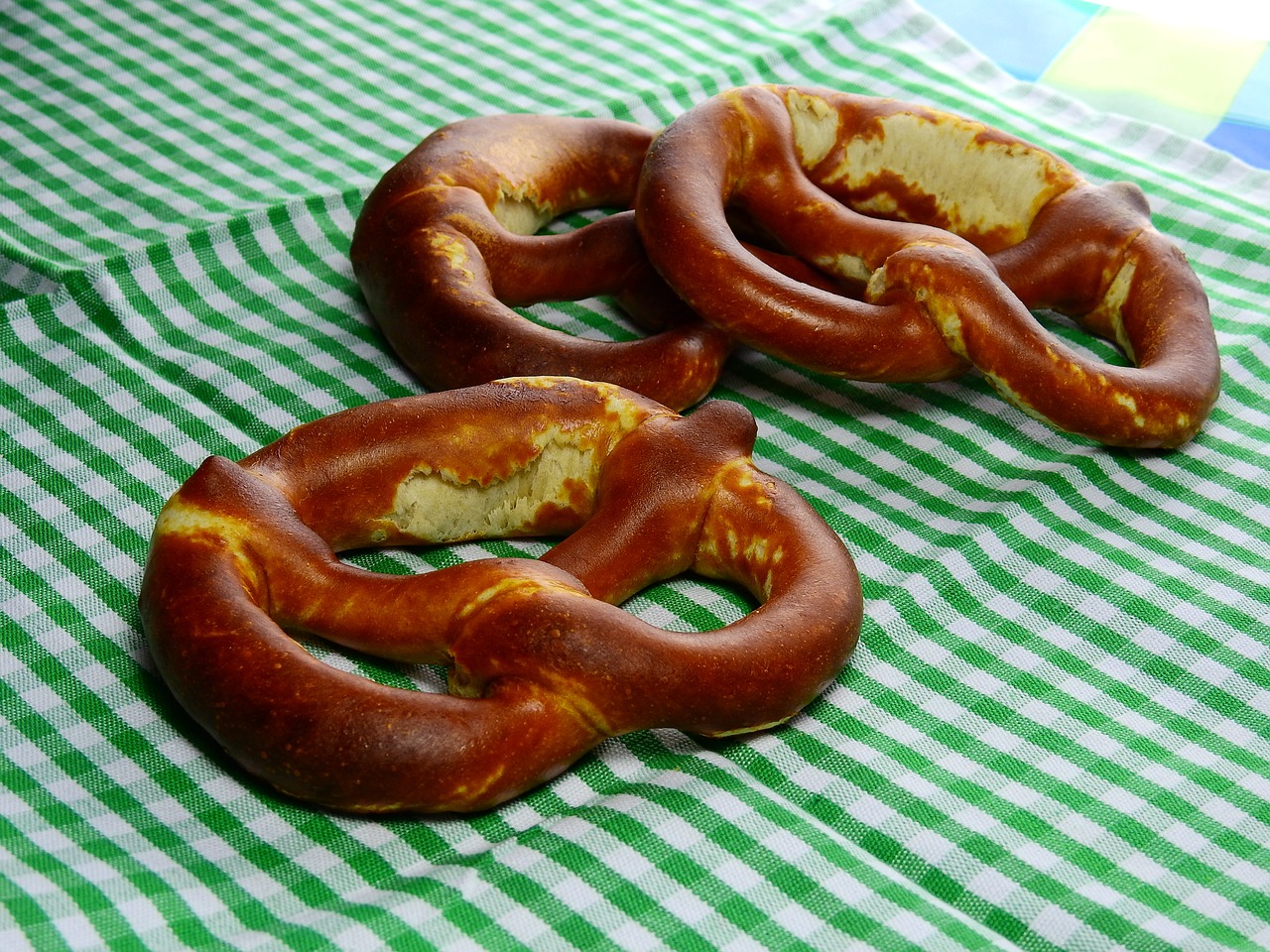 pretzel baked goods baked free photo