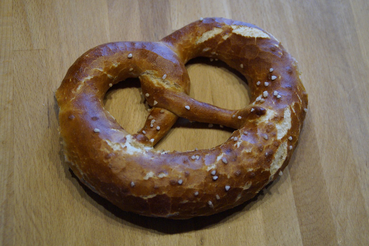 pretzel delicious bavaria free photo