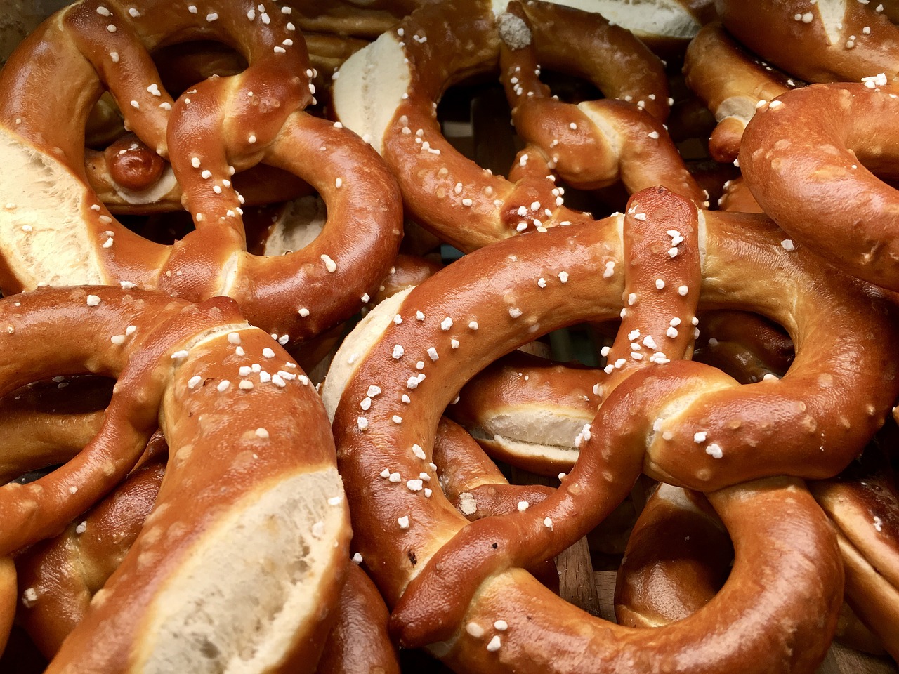 pretzel  pastries  snack free photo