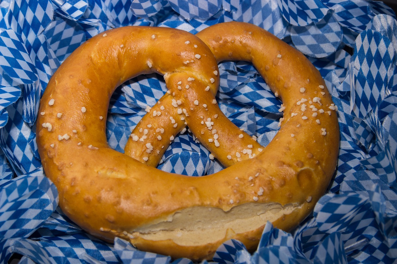pretzel  pretzels  crispy free photo